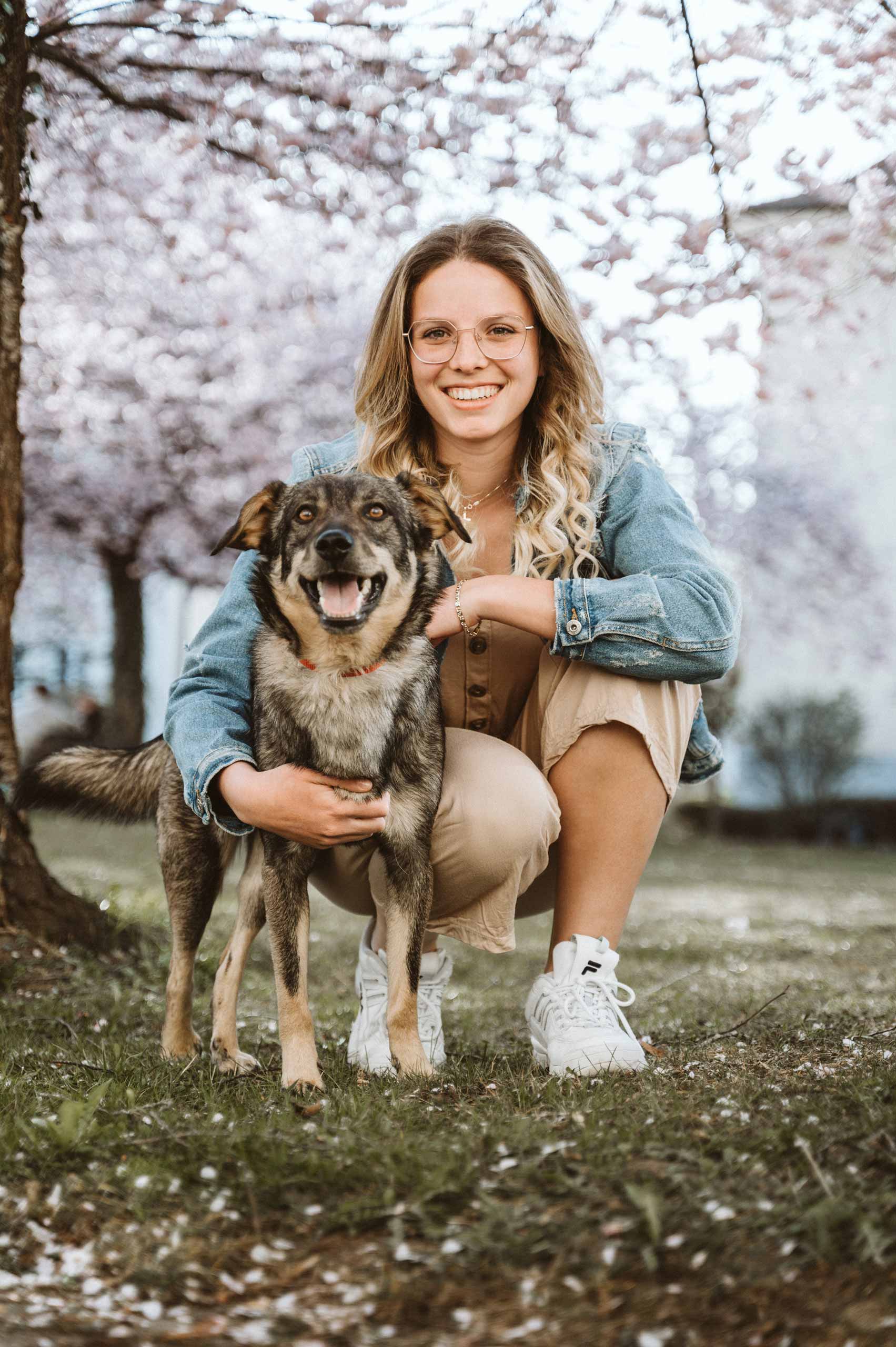 Sonja & Hund Friedl | Hundefotografie | Niklas Wiest | Fotograf Weingarten
